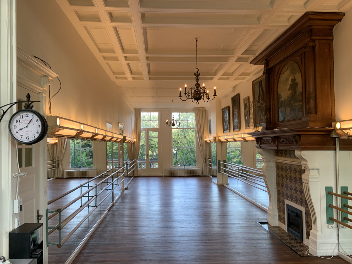 Zaal Dansschool Staluse Pera
